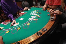 ဘင်ဂို ကစားနေသောပုံ မြန်မာ Bingo ကစားသမား